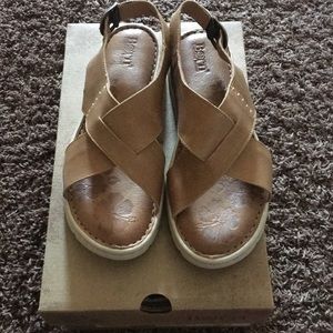 BORN Balanga Light Brown Size 9